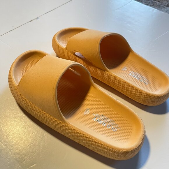 Old Navy Peachy Orange Slip on Slide Sandals Size Women's 6 - Picture 3 of 6
